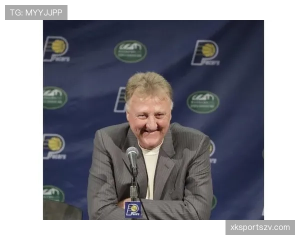 拉里·伯德无球跑位制造空位，比库里更偏中投