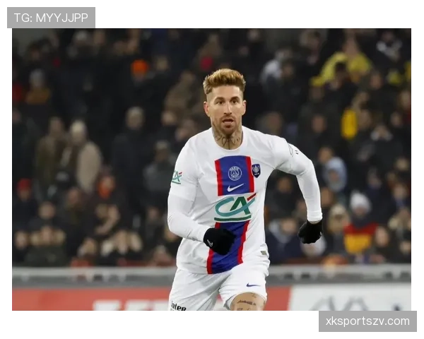 拉莫斯：从边后卫到中卫核心的战术角色演变分析